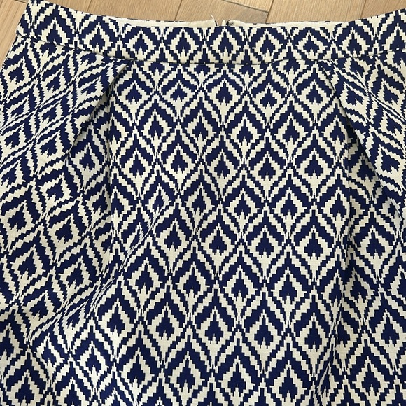 J Crew skirt with pockets. Size 2. Good condition - Picture 2 of 8